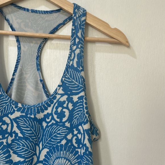 LULEMON WOMENS ACTIVEWEAR TANK TOP BLUE WHITE FLORAL Sz MD o LG - Picture 5 of 10